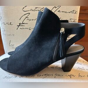 Adrienne Vittadini Black Suede Heels Size 9M
